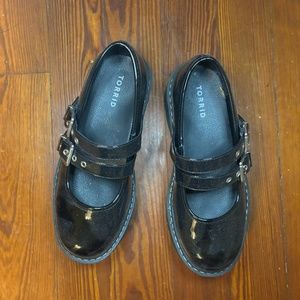 Torrid Mary Jane Lug Black Glossy Patent Leather Double Buckle Strap Shoes 9 WW